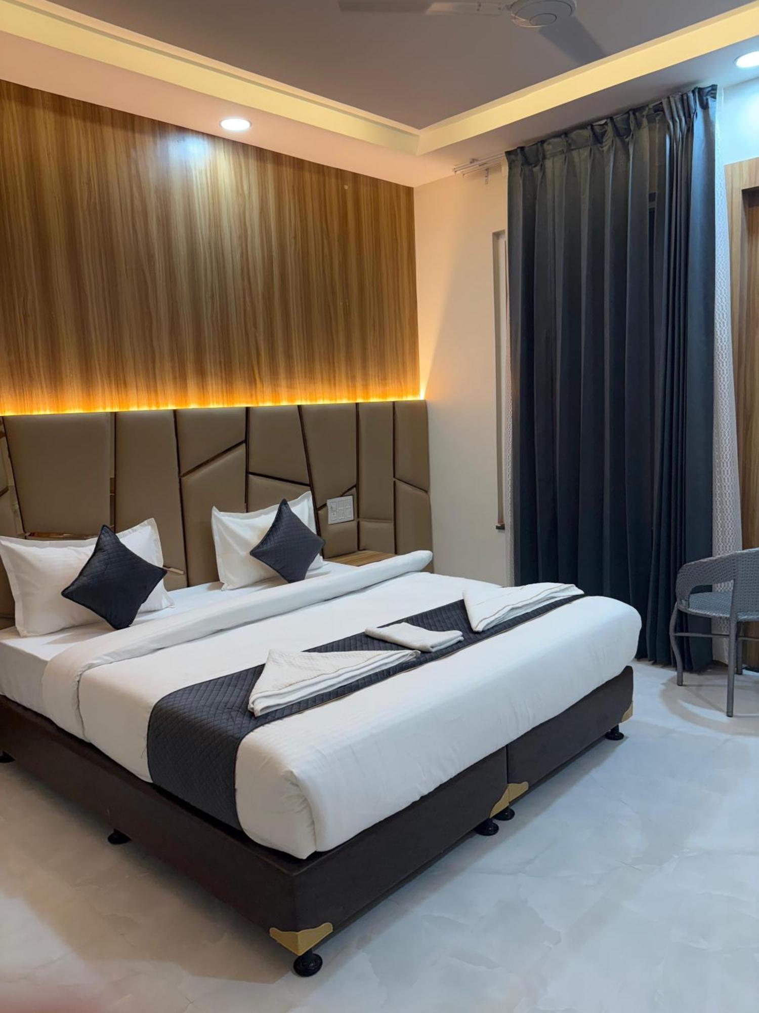 The Janki Hotel Ayodhya Buitenkant foto