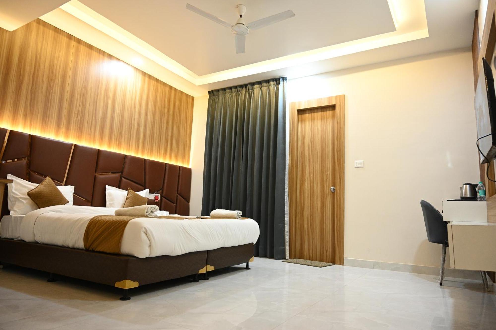 The Janki Hotel Ayodhya Buitenkant foto