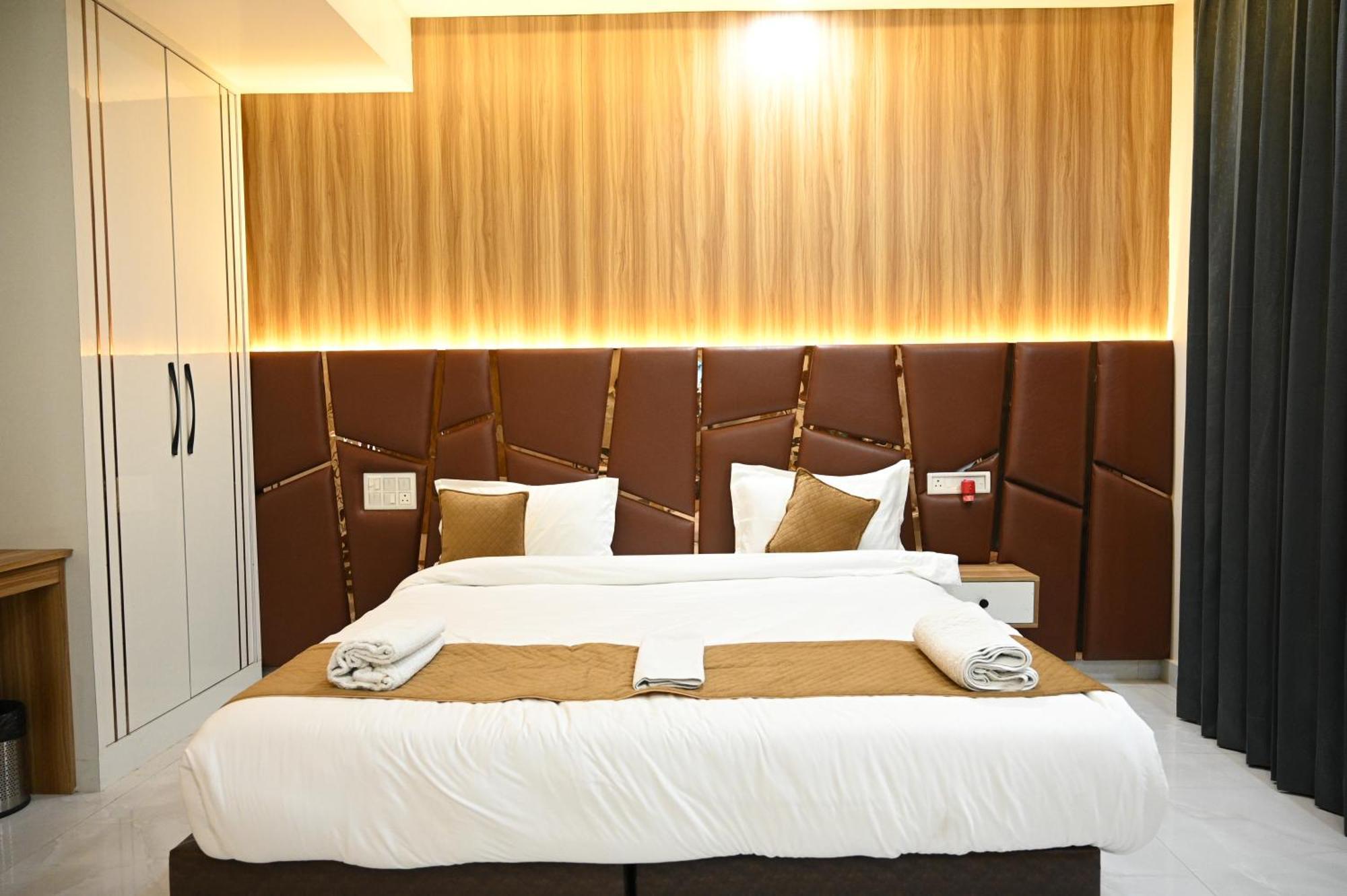 The Janki Hotel Ayodhya Buitenkant foto