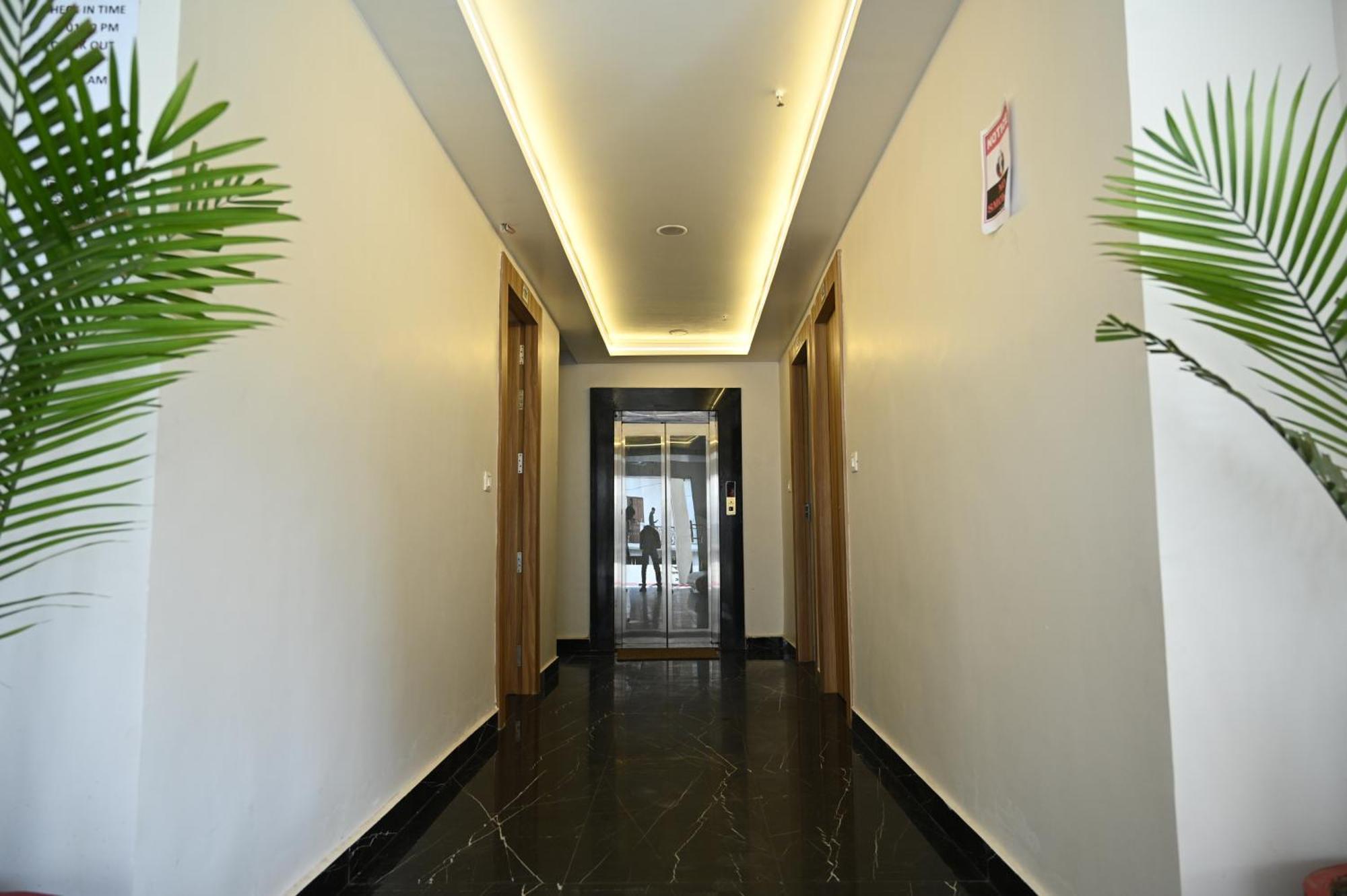 The Janki Hotel Ayodhya Buitenkant foto