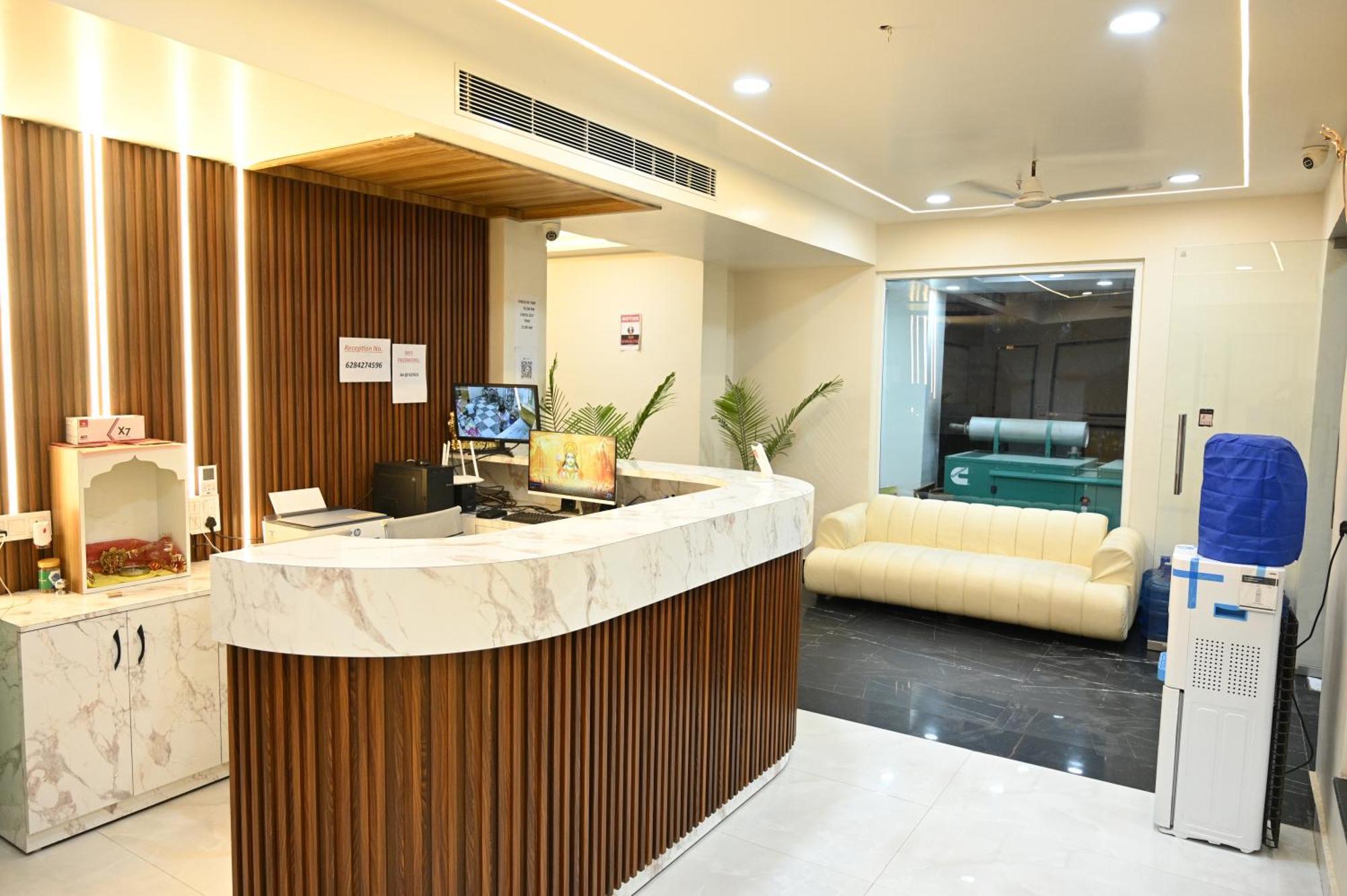 The Janki Hotel Ayodhya Buitenkant foto