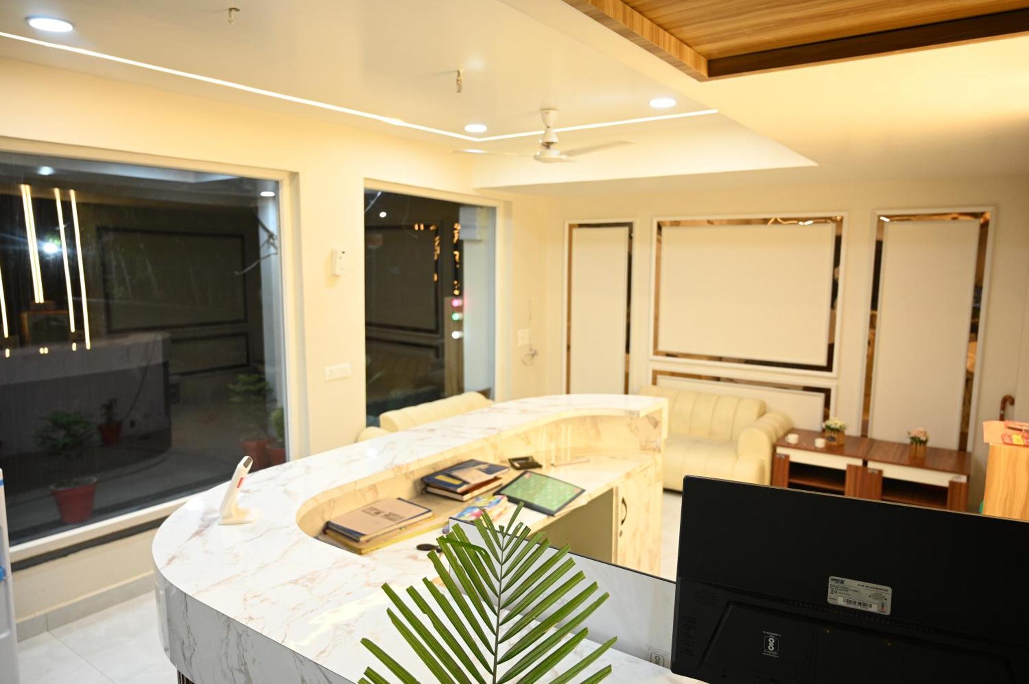 The Janki Hotel Ayodhya Buitenkant foto