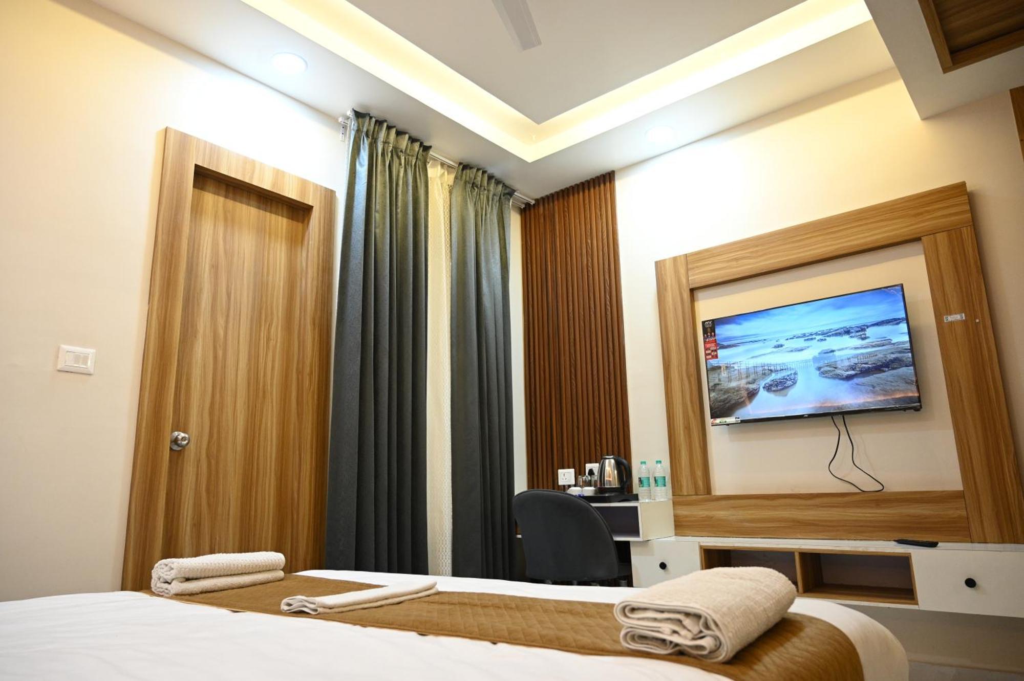 The Janki Hotel Ayodhya Buitenkant foto