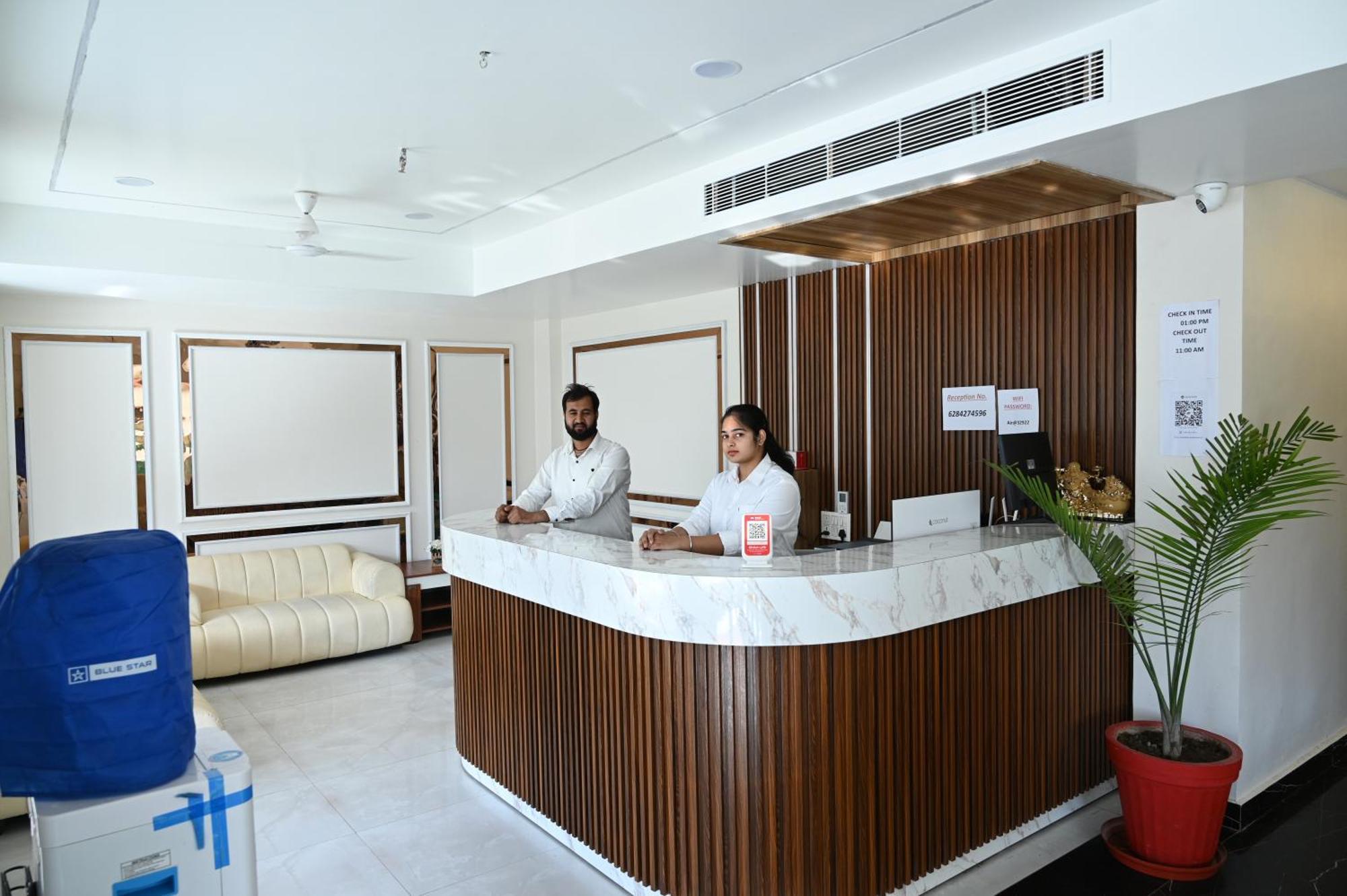 The Janki Hotel Ayodhya Buitenkant foto